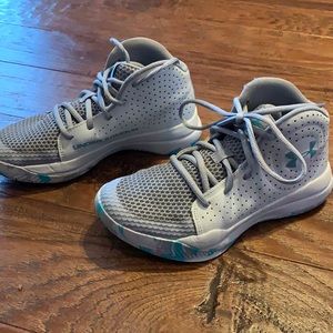 Girls Under Armour basketball shoes size 3.5